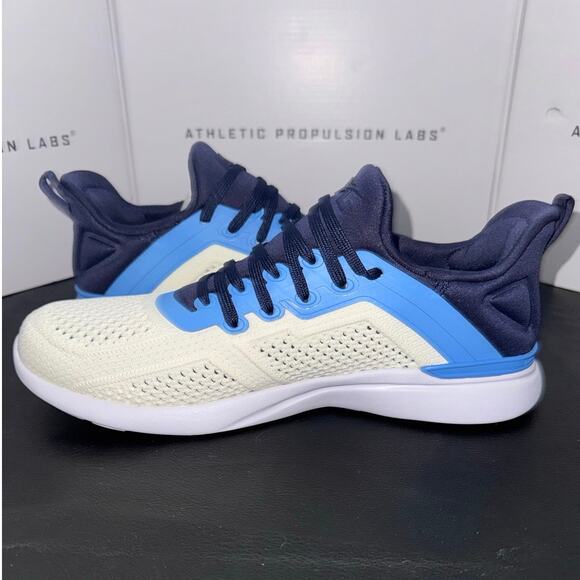 APL Techloom Tracer NIB Men’s 7.5/ Women’s 9 in Pristine/ Coastal Blue/ Navy
